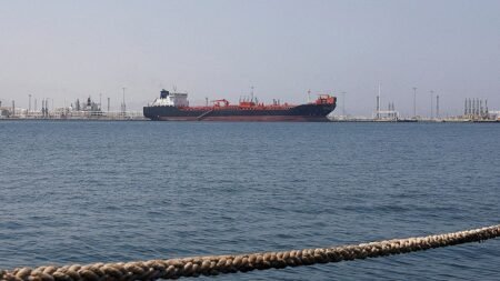 Mass tanker blackout rattles Gulf ahead of 1.35M-barrel oil transfer amid US-Iran talks: firm