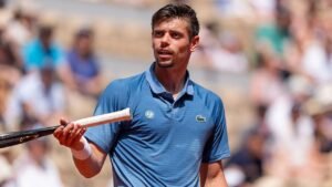 Tennis pro abruptly exits French Open mid-match for emergency bathroom break: ‘I need to go’