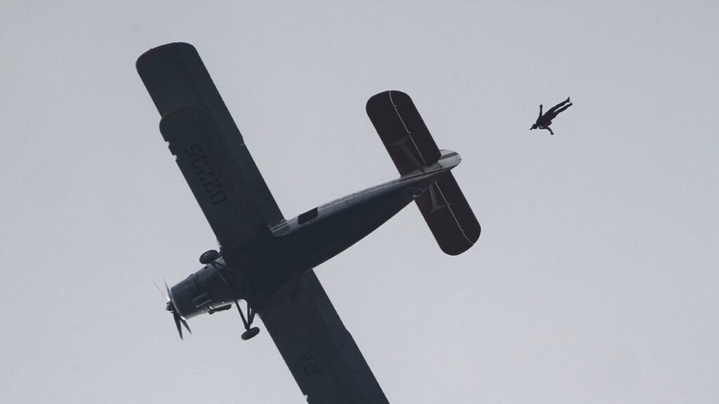 Skydiver dies after midair collision with another jumper during group jump in Washington state Skydiver dies after midair collision with another jumper during group jump in Washington state