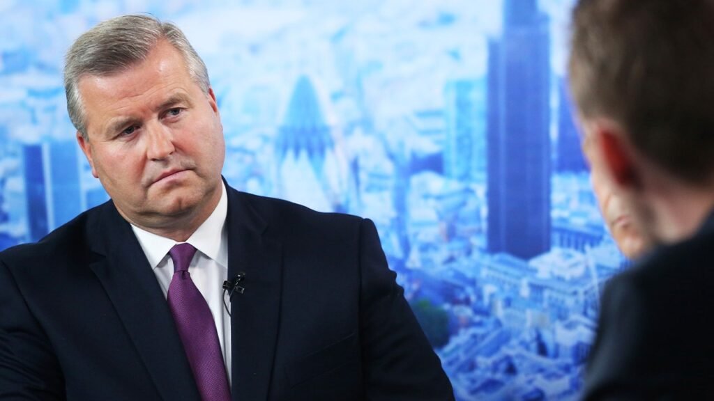 BP ousts chairman over ‘serious’ governance concerns as shares tumble BP ousts chairman over ‘serious’ governance concerns as shares tumble