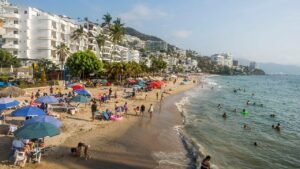 Three women found dead in popular American tourist hot spot as local police search for clues Three women found dead in popular American tourist hot spot as local police search for clues