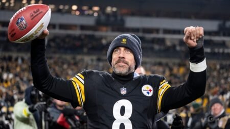 Steelers legend Jerome Bettis says there’s ‘excitement in the air’ as Aaron Rodgers returns for final season Steelers legend Jerome Bettis says there’s ‘excitement in the air’ as Aaron Rodgers returns for final season