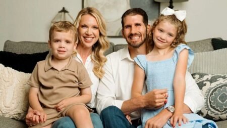 Trump-backed mortgage banker defeats pilot in GOP primary runoff to replace Wesley Hunt Trump-backed mortgage banker defeats pilot in GOP primary runoff to replace Wesley Hunt