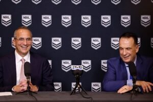 Who Peter V’landys held court with on Origin eve