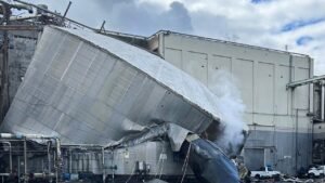 Washington paper mill chemical tank implodes, killing at least 1 and leaving 9 missing Washington paper mill chemical tank implodes, killing at least 1 and leaving 9 missing