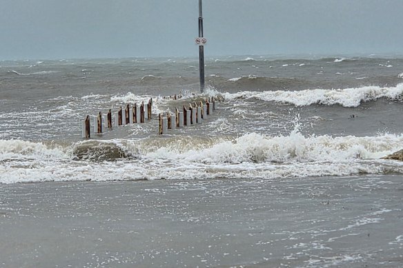 WA storm leaves thousands without power across the state WA storm leaves thousands without power across the state