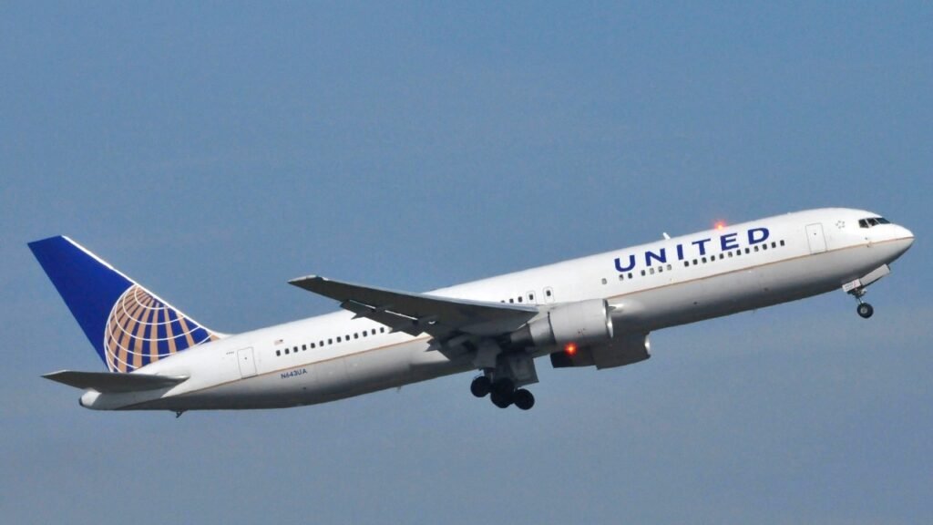 United flight turns around over Atlantic after onboard device sparks alarm United flight turns around over Atlantic after onboard device sparks alarm