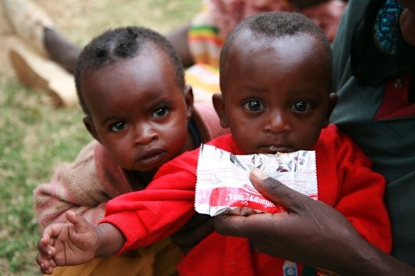 Children receive Plumpy’nut nutritional aid in Ethiopia.