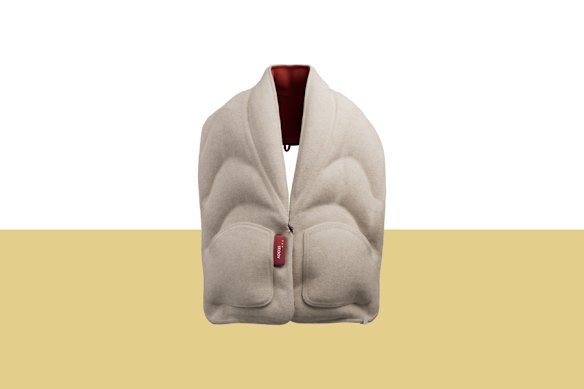 Stoov “Kokoon XL Core Original” scarf, with battery-powered infra-red heating.
