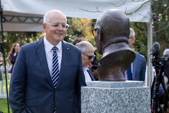 Scott Morrison comes face-to-face with the bronze bust at Friday’s ceremony.