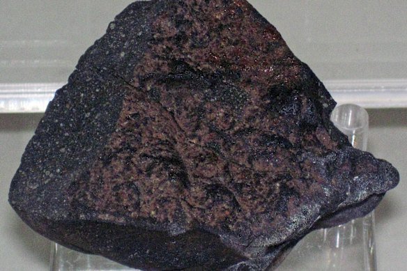 Carbonaceous chondrite meteors are often scorched black, and may look unusual compared to surrounding rocks.