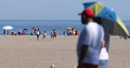 Toronto police warn beachgoers to behave this Victoria Day long weekend