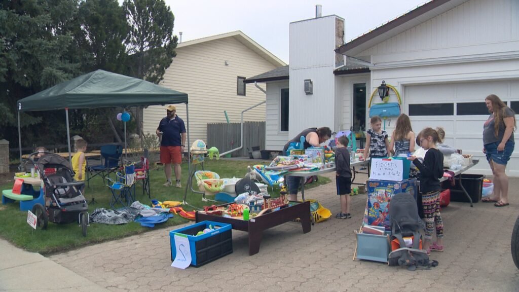 Second-hand shopping becoming more popular amid rising costs Second-hand shopping becoming more popular amid rising costs