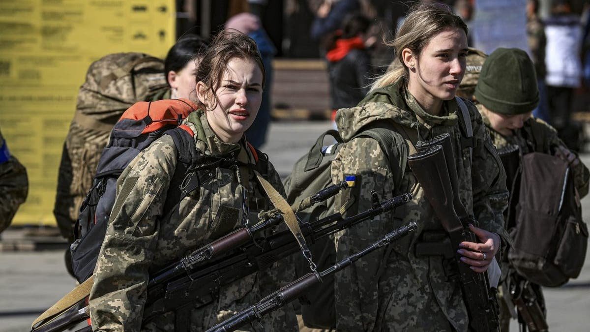 female soldiers Ukraine