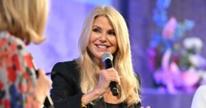 Christie Brinkley’s Bootcut Jeans Style Makes Legs Look Model-Long — Nail the Look for Christie Brinkley’s Bootcut Jeans Style Makes Legs Look Model-Long — Nail the Look for