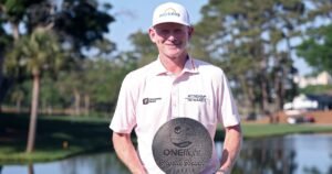 Golfer Brandt Snedeker Has Emotional Victory on Mother’s Day, 1st Since the Death of His Mom