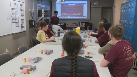 ‘It’s about saving lives’: Saskatoon university students prepare for overdose response