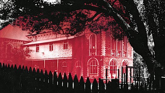 Long-running tensions within the Darlinghurst Public School gates have been ignited into civil war.