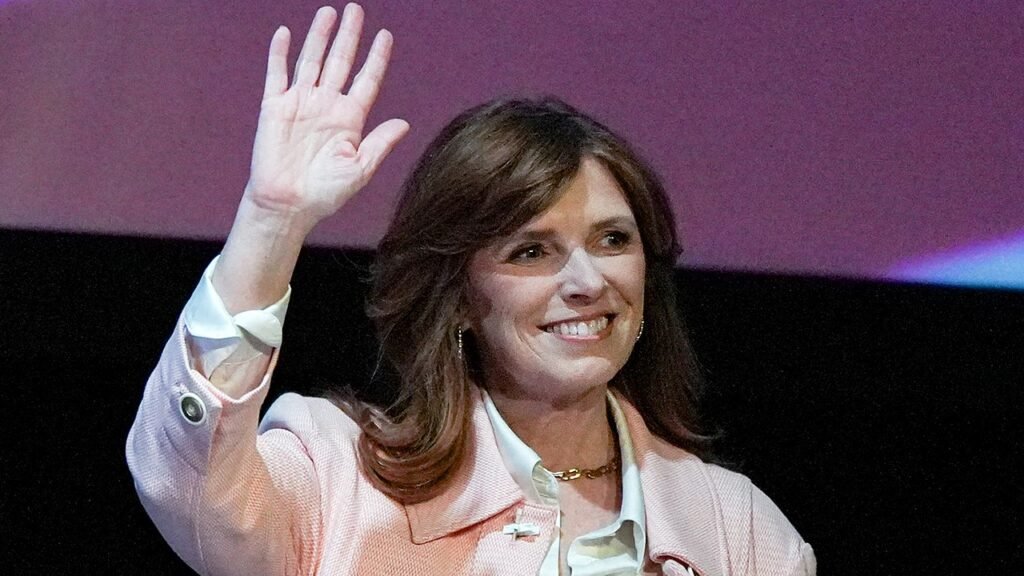 Former top Oregon GOP official secures nomination for governor as Republicans target blue-state pickup Former top Oregon GOP official secures nomination for governor as Republicans target blue-state pickup