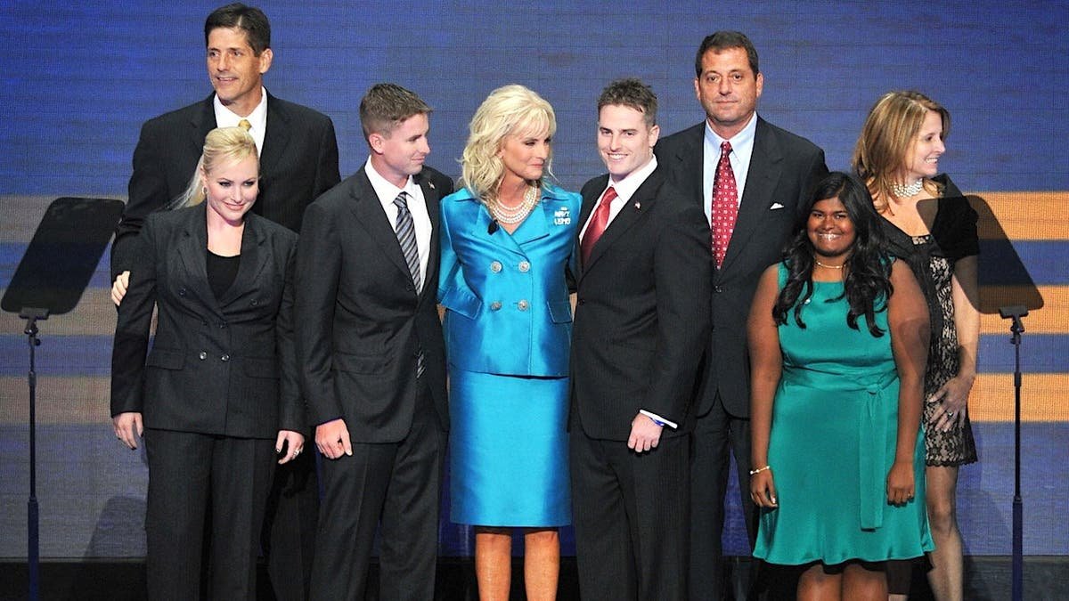 Cindy McCain standing on stage with her children at the 2008 Republican National Convention