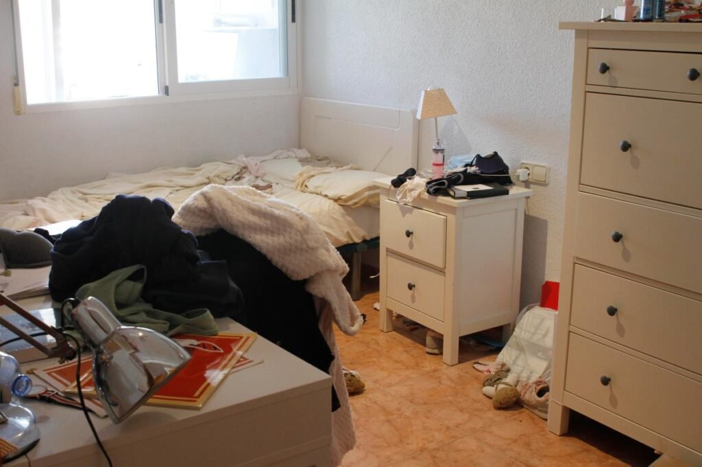 Dear Abby: My son’s cluttered home makes me too uncomfortable to visit Dear Abby: My son’s cluttered home makes me too uncomfortable to visit