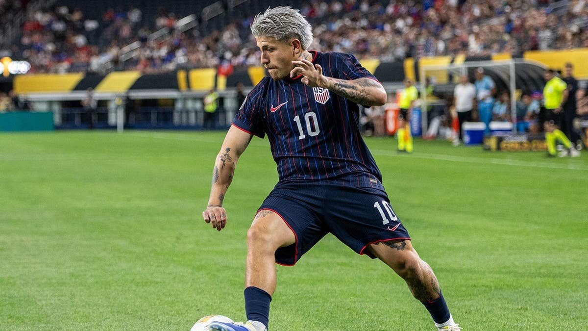 Diego Luna driving the ball during Gold Cup match at AT&T Stadium in Arlington, Texas