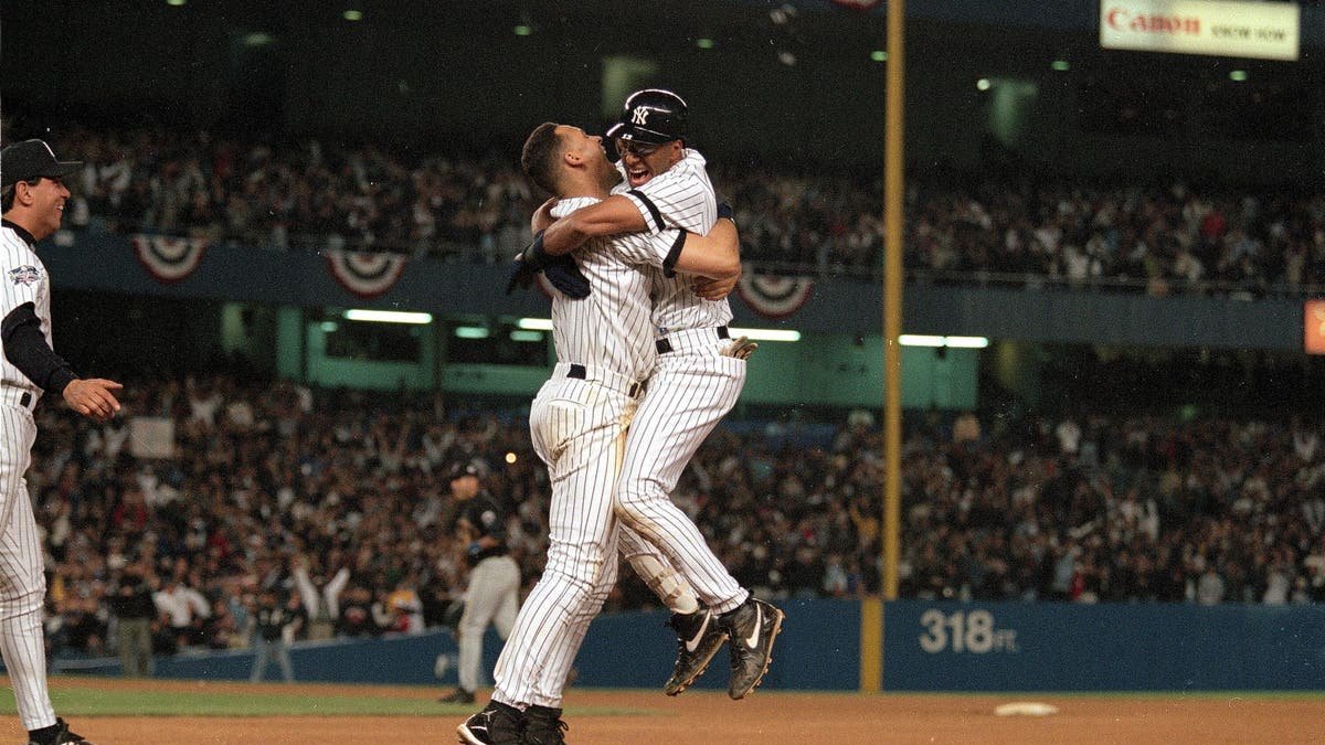 The 2000 World Series marked the first time that two New York baseball teams met in the World Series since 1956, when the Yankees beat the Brooklyn Dodgers in seven games. (Photo by Al Tielemans/Sports Illustrated via Getty Images) (SetNumber: X61664 TK1 R13 F14)