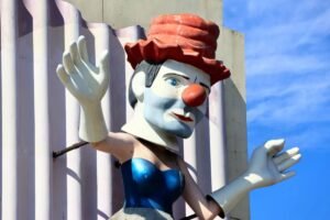 Mystery as iconic ‘Ballerina Clown’ CVS abruptly announces it will close down Mystery as iconic ‘Ballerina Clown’ CVS abruptly announces it will close down