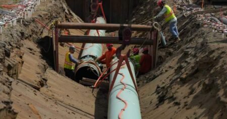Feds want pipeline projects reviewed by energy regulator instead of impact agency
