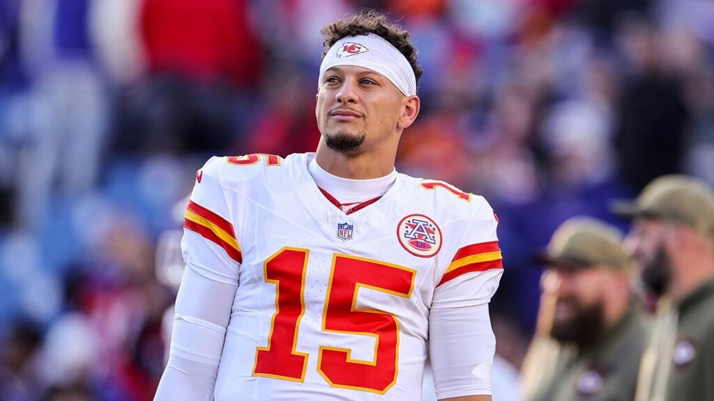 Patrick Mahomes participates in Chiefs OTAs with heavy knee brace, still targeting Week 1 return Patrick Mahomes participates in Chiefs OTAs with heavy knee brace, still targeting Week 1 return