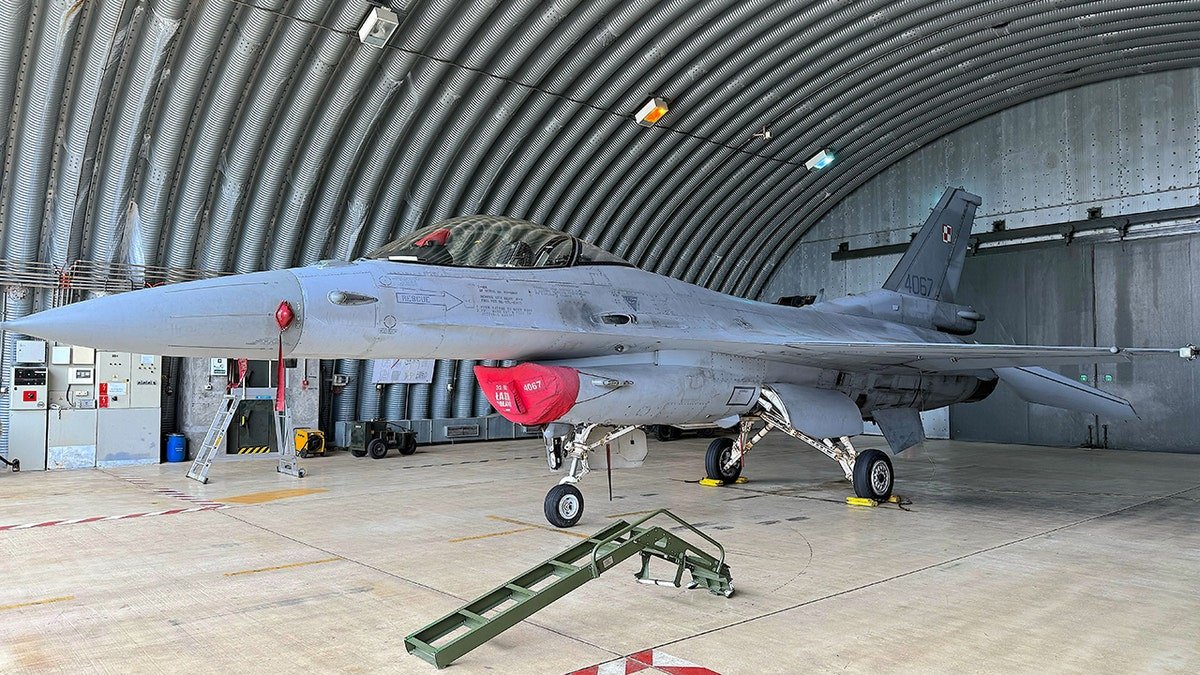 Polish F-16 plane