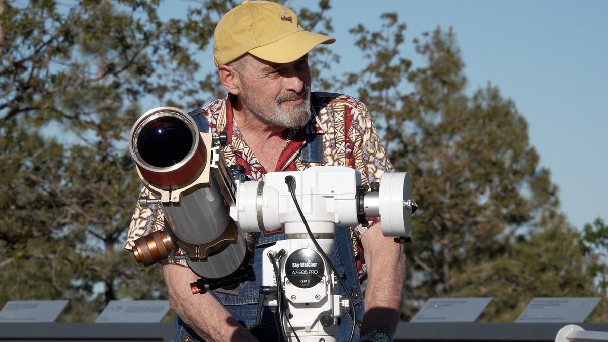 Traveler from Oregon explores Lowell Observatory