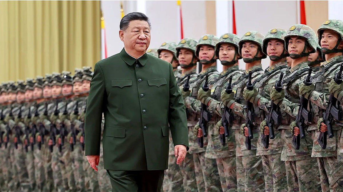 Chinese President Xi Jinping walking with soldiers in uniform