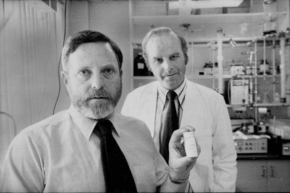 Dr Hugh Niall (front) and Dr Geoff Tregear at Melbourne’s Howard Florey Institute in 1976.