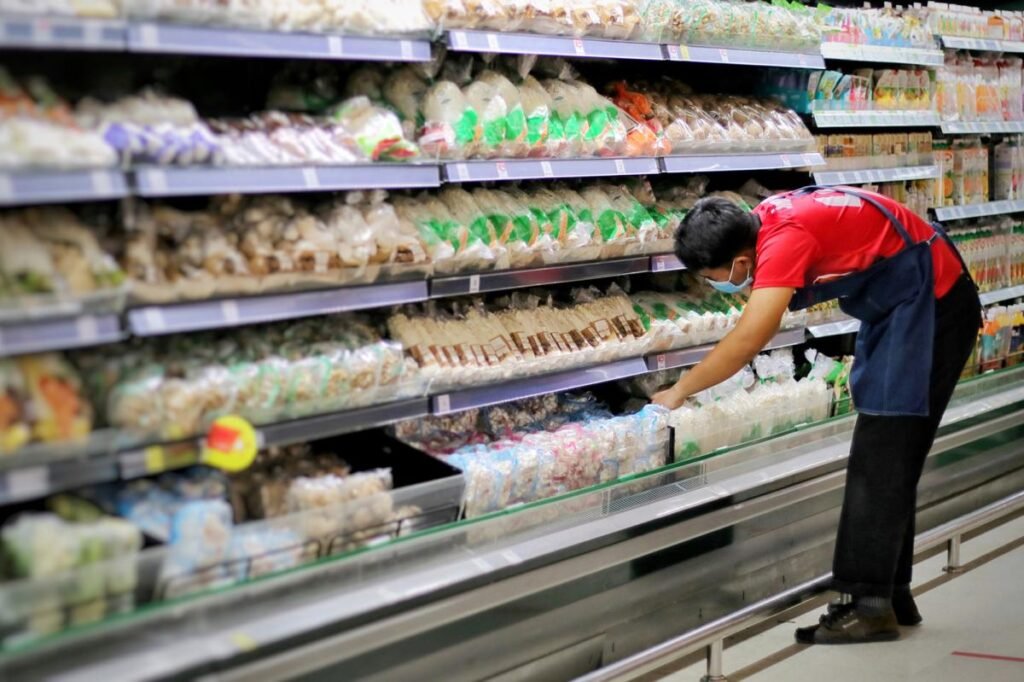 Supermarket workers’ grim reality: Not enough cash for lunch, wearing diapers in lieu of breaks Supermarket workers’ grim reality: Not enough cash for lunch, wearing diapers in lieu of breaks