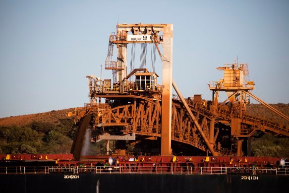The outlook for iron ore exports remains strong, but WA needs to diversify its economy, the CCIWA says. 