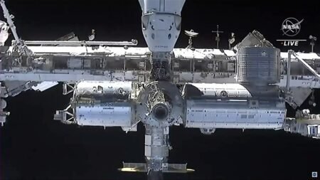 Space: air leak, NASA issues ISS alert