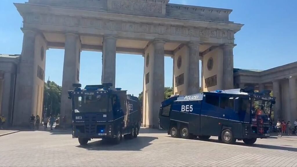 Hottest day: Berlin police deploy water cannon to beat the heat