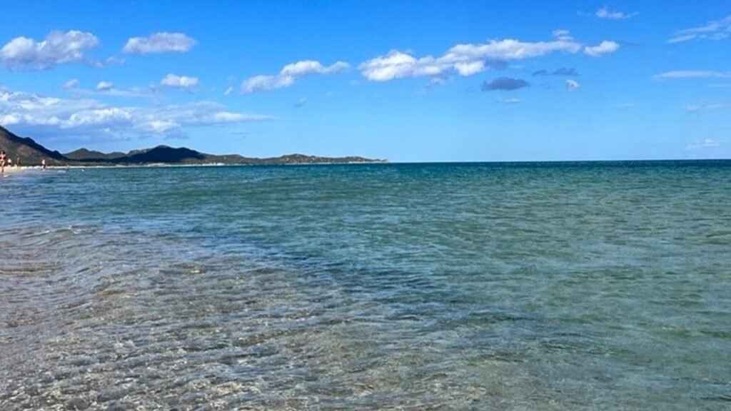 Sardinia: beach shade only for children and elderly