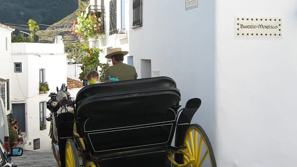 Seven injured after car mounts bar terrace in Malaga