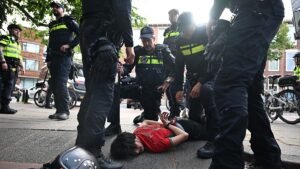 Morocco’s World Cup win sparks celebrations and clashes in the Hague Morocco’s World Cup win sparks celebrations and clashes in the Hague