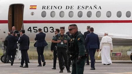 Pope leaves Spain on plane offered by king after technical glitch Pope leaves Spain on plane offered by king after technical glitch