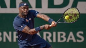 American Frances Tiafoe clashes with French Open opponent during comeback win