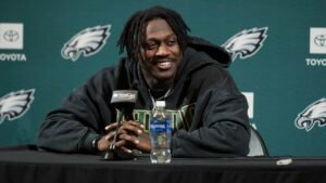 A.J. Brown headed to New England to reunite with Mike Vrabel after a season of Eagles unhappiness