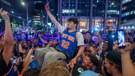 NYPD lifts ban on Knicks watch parties outside MSG for Game 1 of NBA Finals after fans were too rowdy