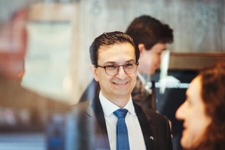 Disgraced surgeon Munjed Al Muderis faces mounting costs before high-stakes appeal Disgraced surgeon Munjed Al Muderis faces mounting costs before high-stakes appeal