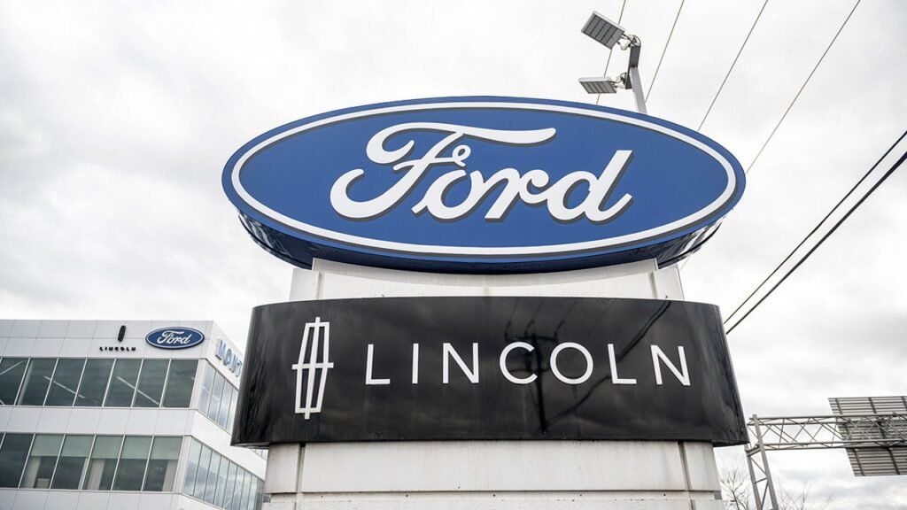Ford recalls 420,000 Expedition, Navigator SUVs over seat belt defect