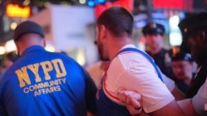 Numerous Knicks fans arrested, cop injured during Game 2 NBA Finals celebration near MSG Numerous Knicks fans arrested, cop injured during Game 2 NBA Finals celebration near MSG