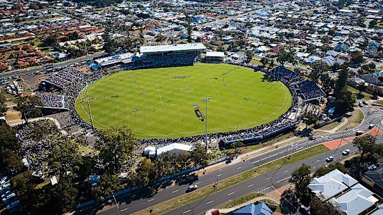 Bunbury’s Hands Oval hosted Saturday’s match between North Melbourne and Fremantle.