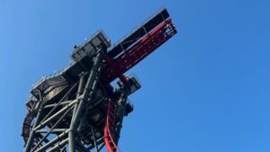Siren’s Curse roller coaster strands riders vertically twice in one weekend at Six Flags Cedar Point Siren’s Curse roller coaster strands riders vertically twice in one weekend at Six Flags Cedar Point